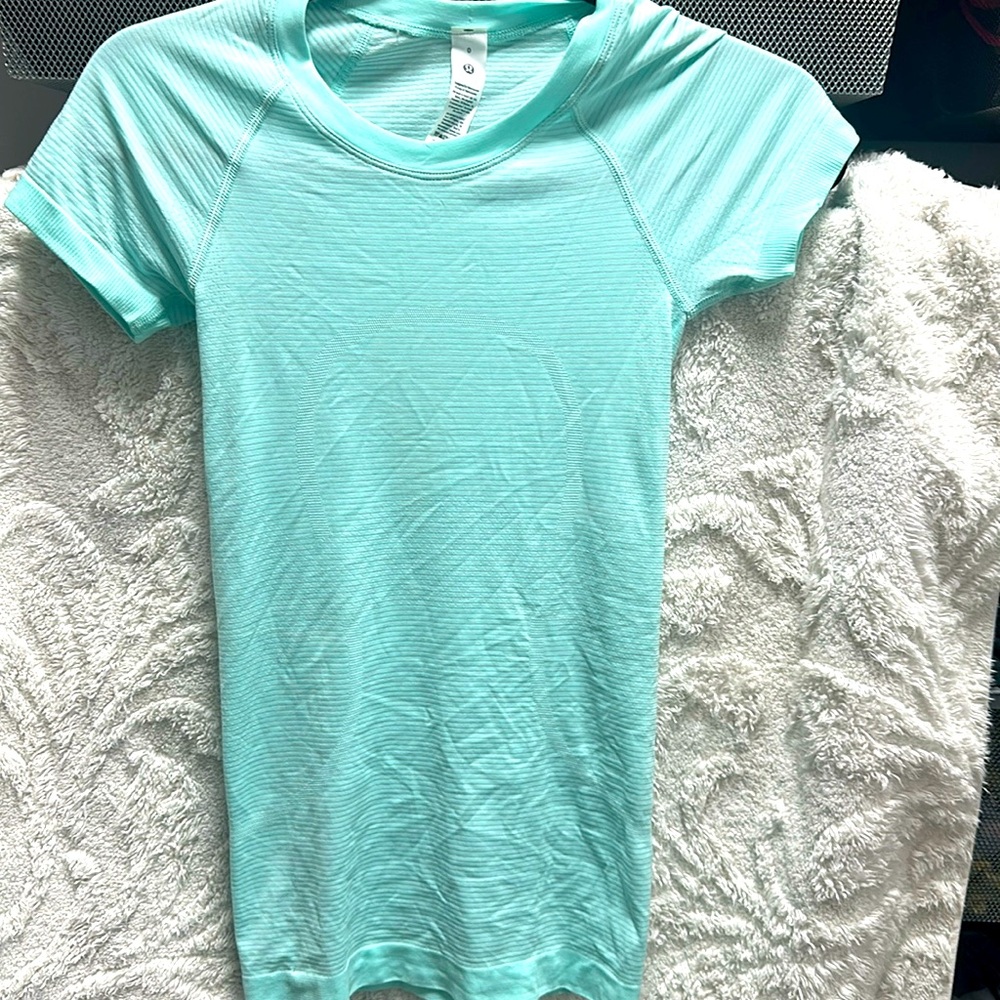 Lululemon turquoise fitted crew neck shirt